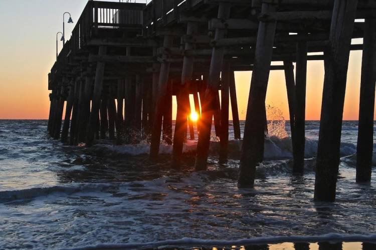 sandbridge fishing pier